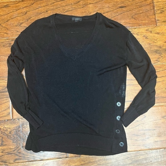 J. Crew V-neck sweater with side buttons in linen blend - Picture 2 of 8